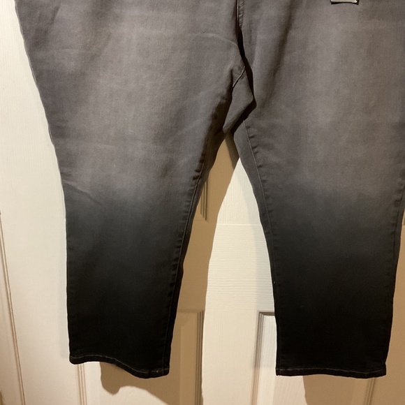 🖤🩶NWT DG2 Diane Gilman Classic Stretch Dip-Dye Cropped Jeans in Black🩶🖤 - Picture 6 of 9